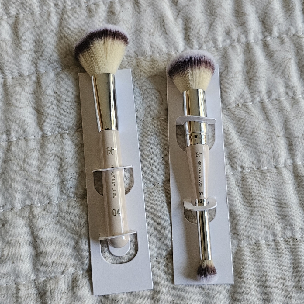 NIB it cosmetics Complexion Brushes and Case